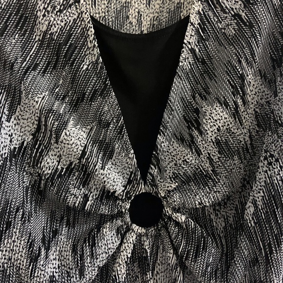 Notations Black and White Patterned Top - Picture 3 of 8